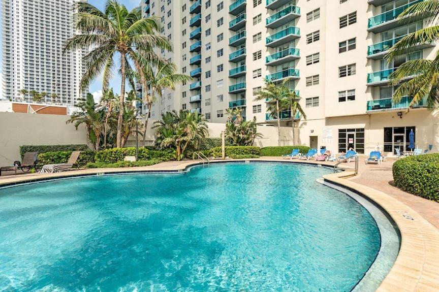 Cozy Ocean View Apartment By Miami Te Espera - Hallandale 11E Hollywood Luaran gambar